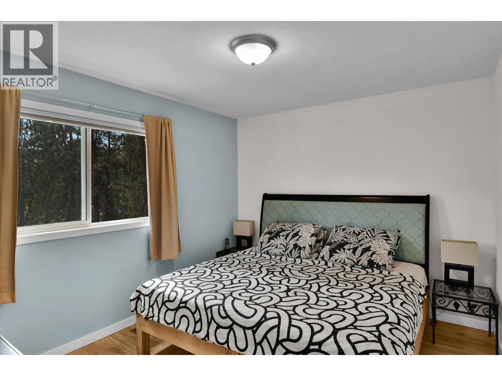 115 Par Boulevard, Kaleden, BC - Indoor Photo Showing Bedroom