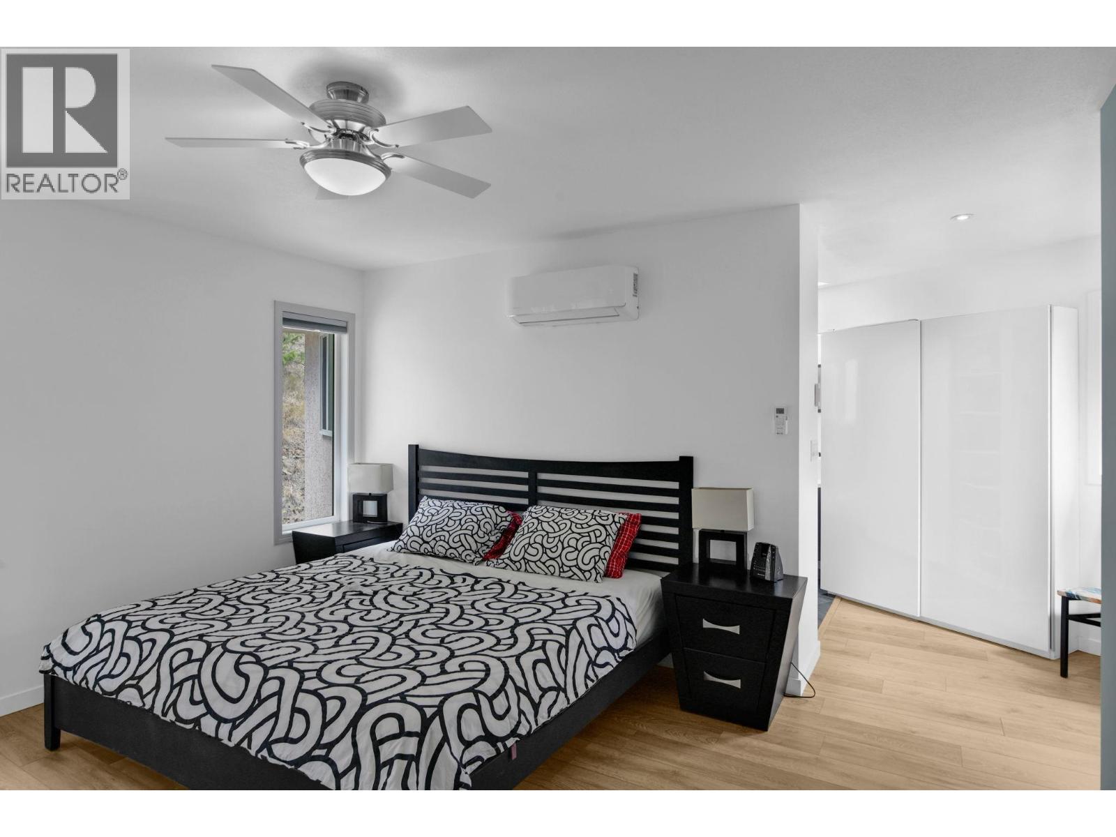 115 Par Boulevard, Kaleden, BC - Indoor Photo Showing Bedroom