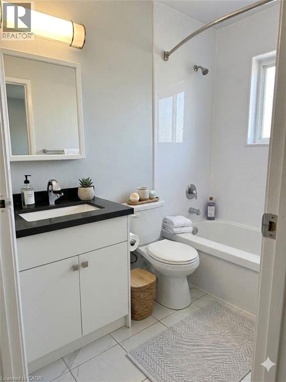 15 Mowat Boulevard Unit# 14, Kitchener, ON - Indoor Photo Showing Bathroom