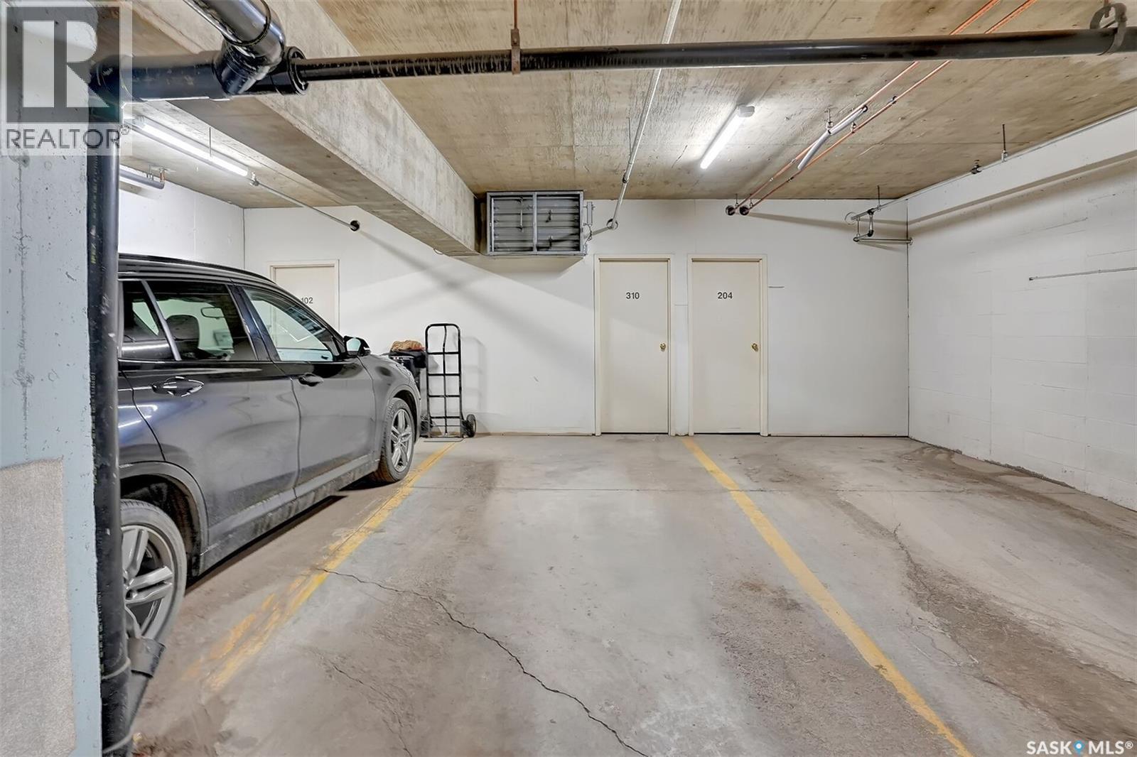 310 2050 College Avenue, Regina, SK - Indoor Photo Showing Garage