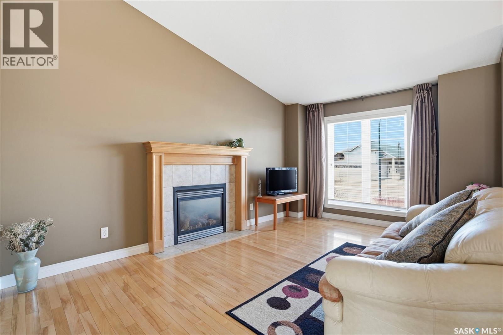 511 Greaves Lane, Saskatoon, SK - Indoor Photo Showing Living Room With Fireplace
