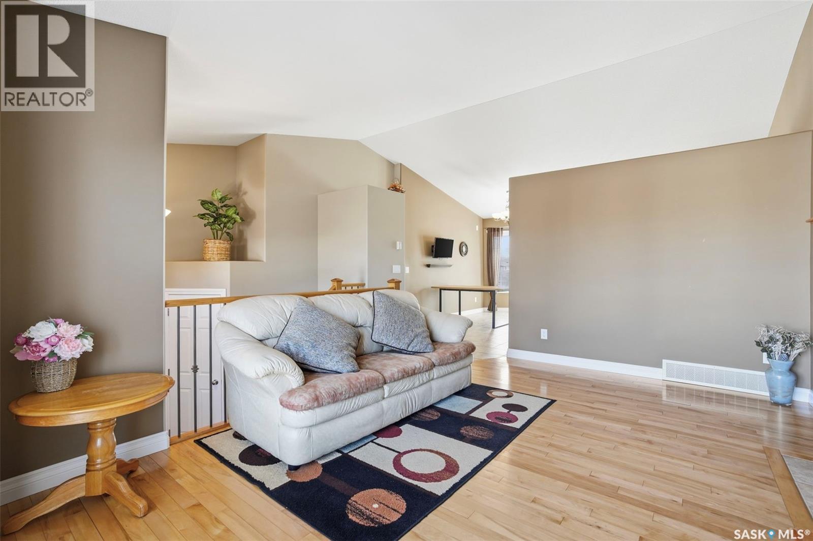 511 Greaves Lane, Saskatoon, SK - Indoor Photo Showing Living Room