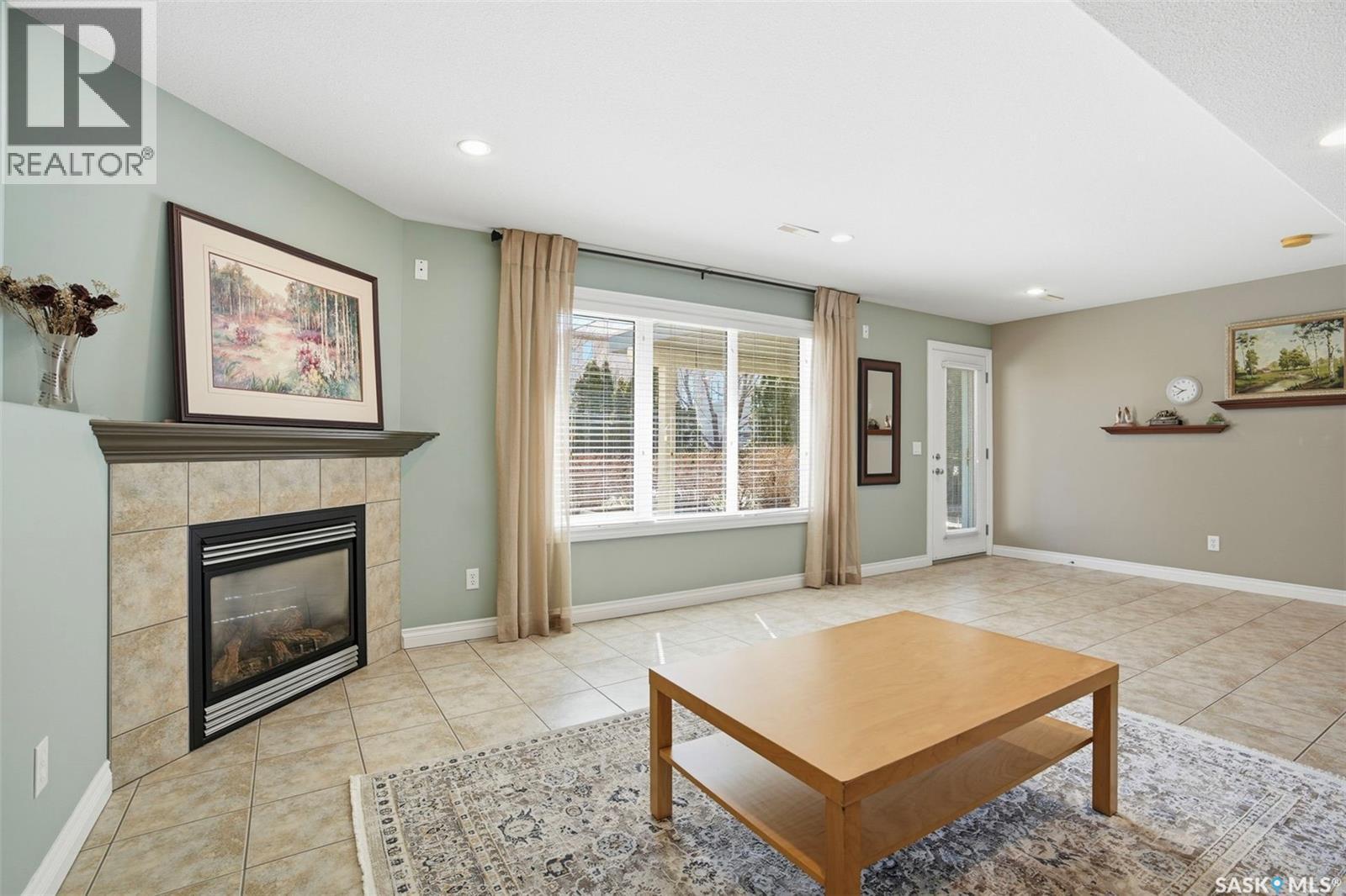 511 Greaves Lane, Saskatoon, SK - Indoor Photo Showing Living Room With Fireplace