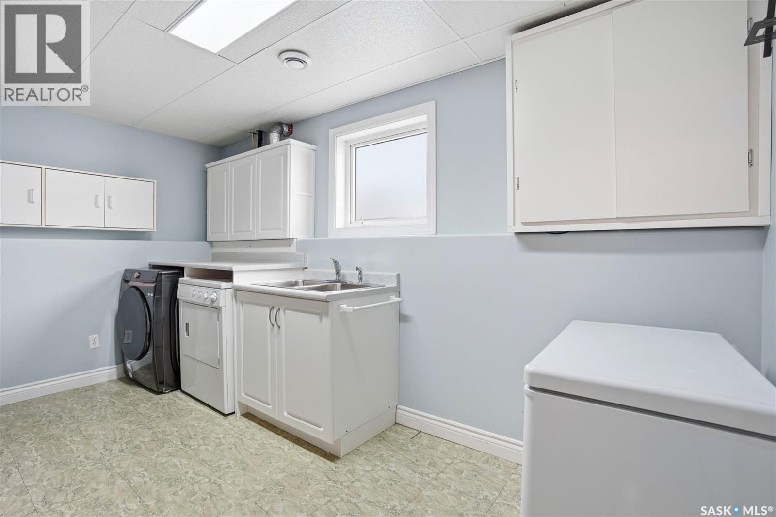 511 Greaves Lane, Saskatoon, SK - Indoor Photo Showing Laundry Room