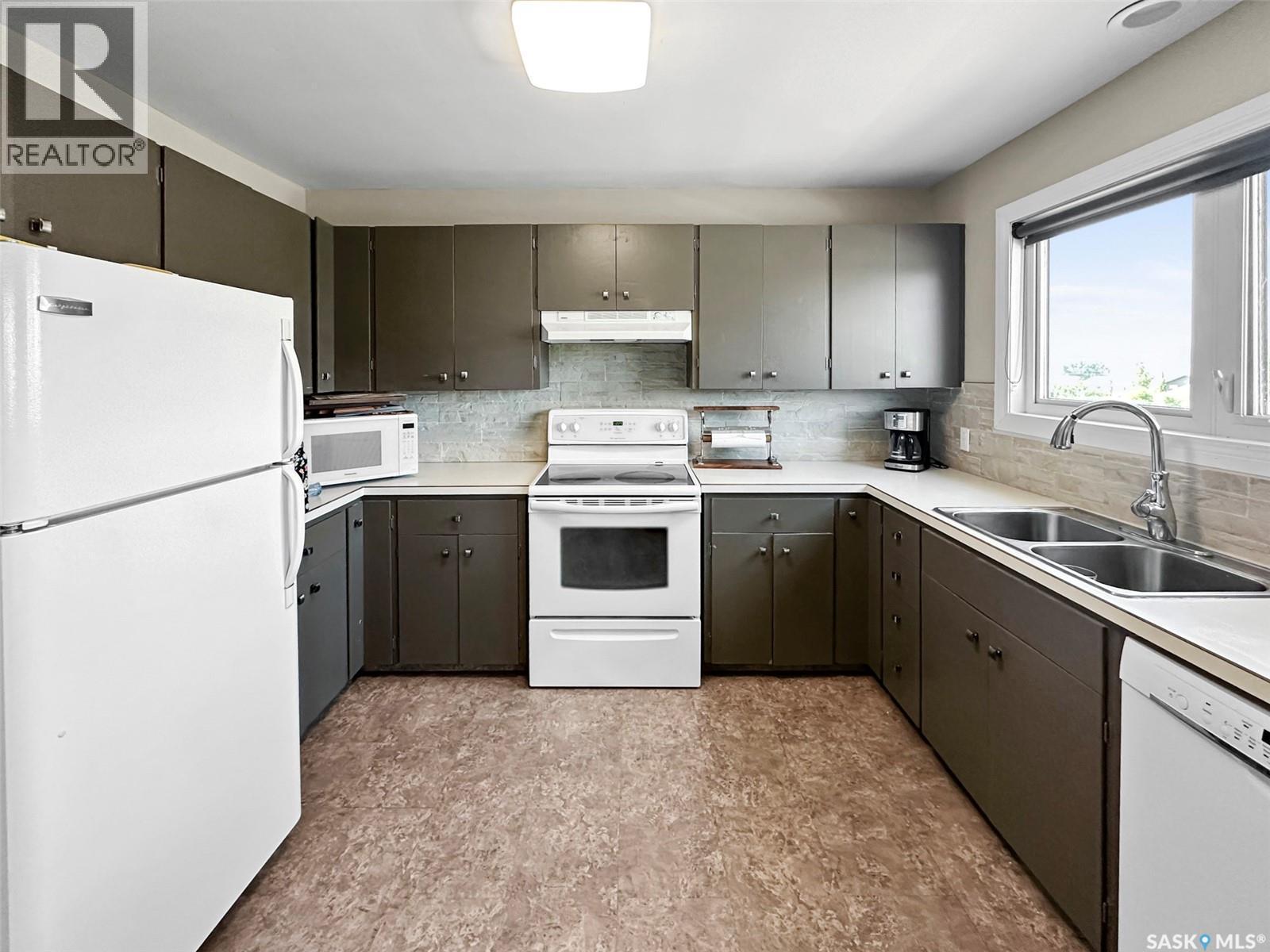 116 Steele Street, Beaver Flat, SK - Indoor Photo Showing Kitchen With Double Sink