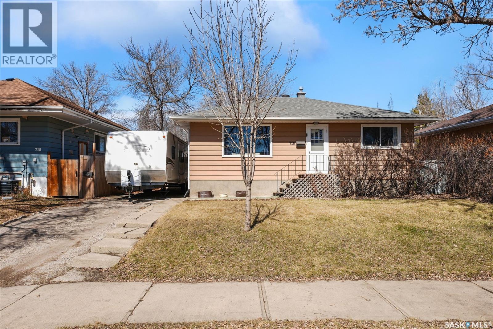 716 18Th Avenue E, Regina, SK - Outdoor