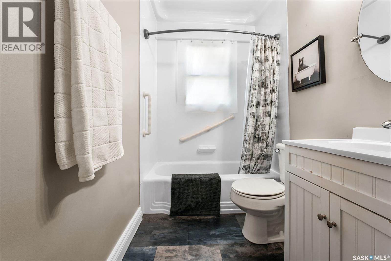 716 18Th Avenue E, Regina, SK - Indoor Photo Showing Bathroom
