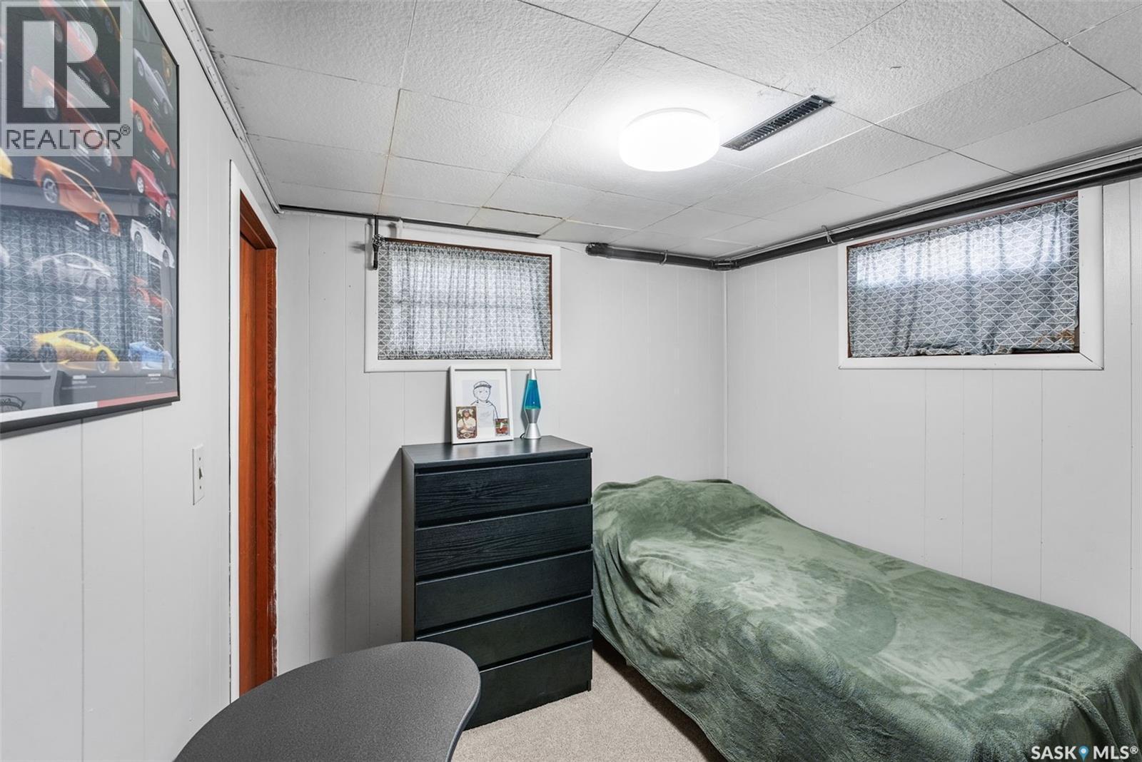 716 18Th Avenue E, Regina, SK - Indoor Photo Showing Bedroom