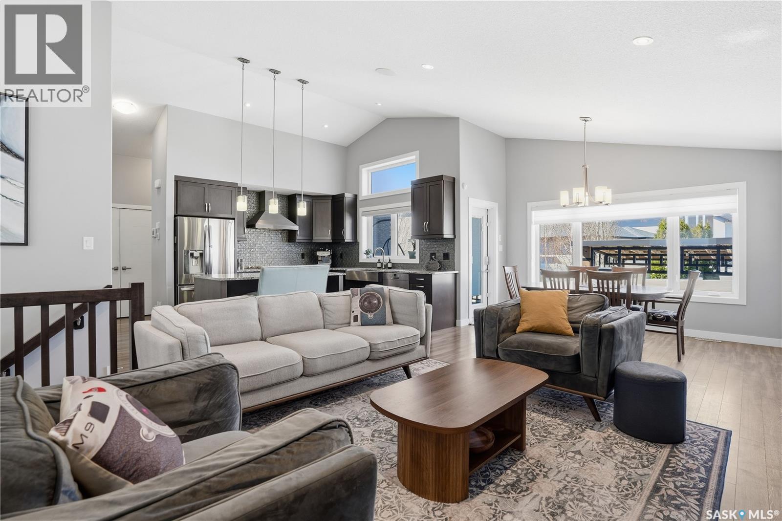 313 Prairie View Drive, Regina, SK - Indoor Photo Showing Living Room