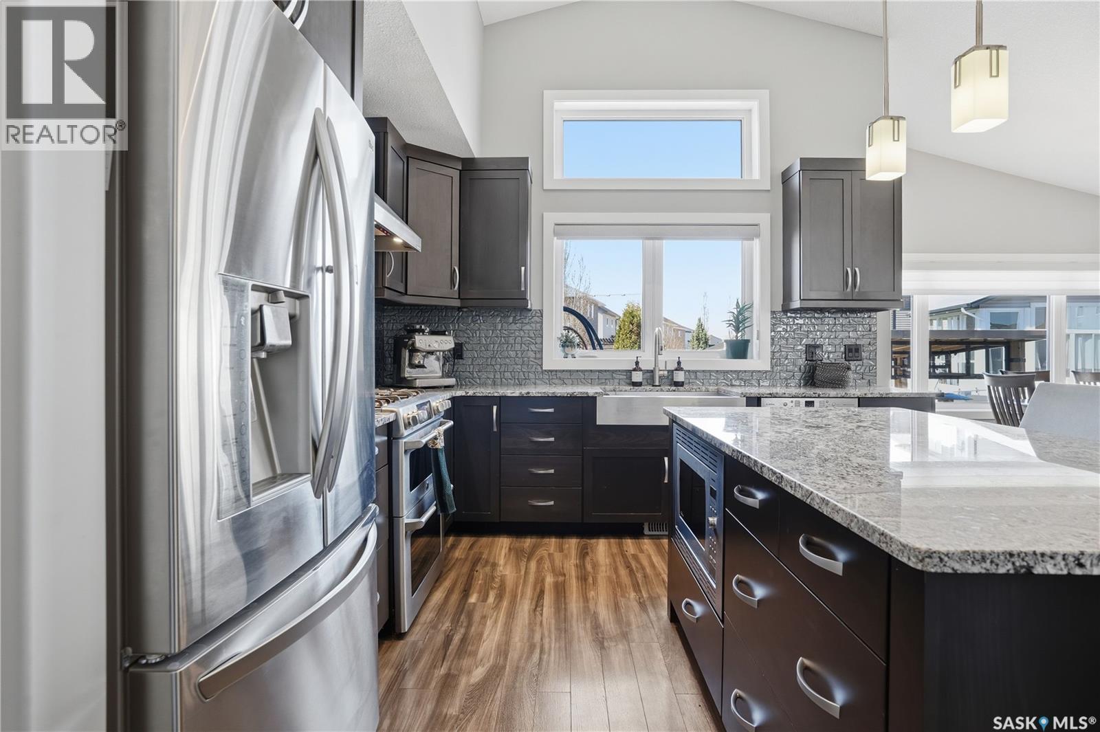 313 Prairie View Drive, Regina, SK - Indoor Photo Showing Kitchen With Stainless Steel Kitchen With Upgraded Kitchen