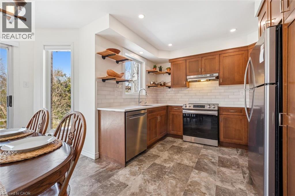 304 Daniel Crescent, Elora, ON - Indoor Photo Showing Kitchen