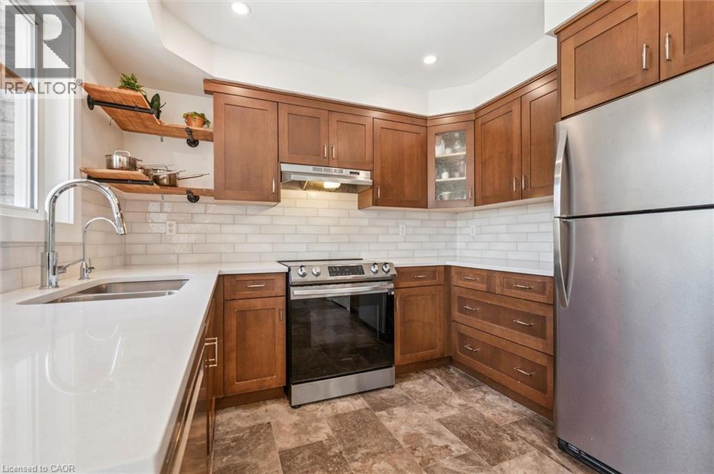 304 Daniel Crescent, Elora, ON - Indoor Photo Showing Kitchen With Double Sink
