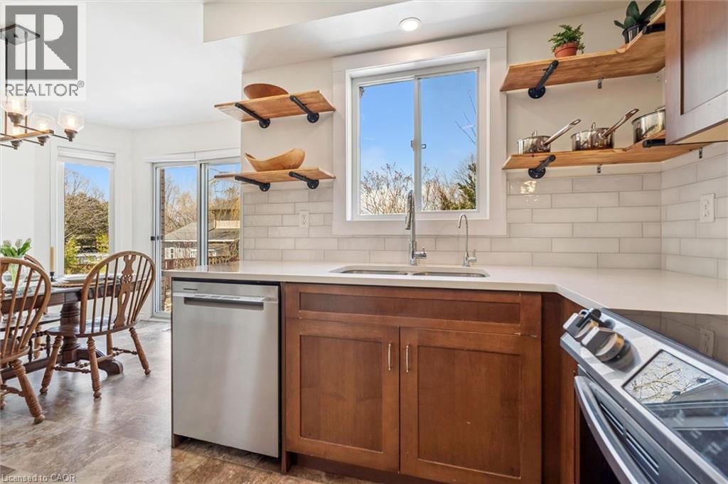 304 Daniel Crescent, Elora, ON - Indoor Photo Showing Kitchen With Double Sink