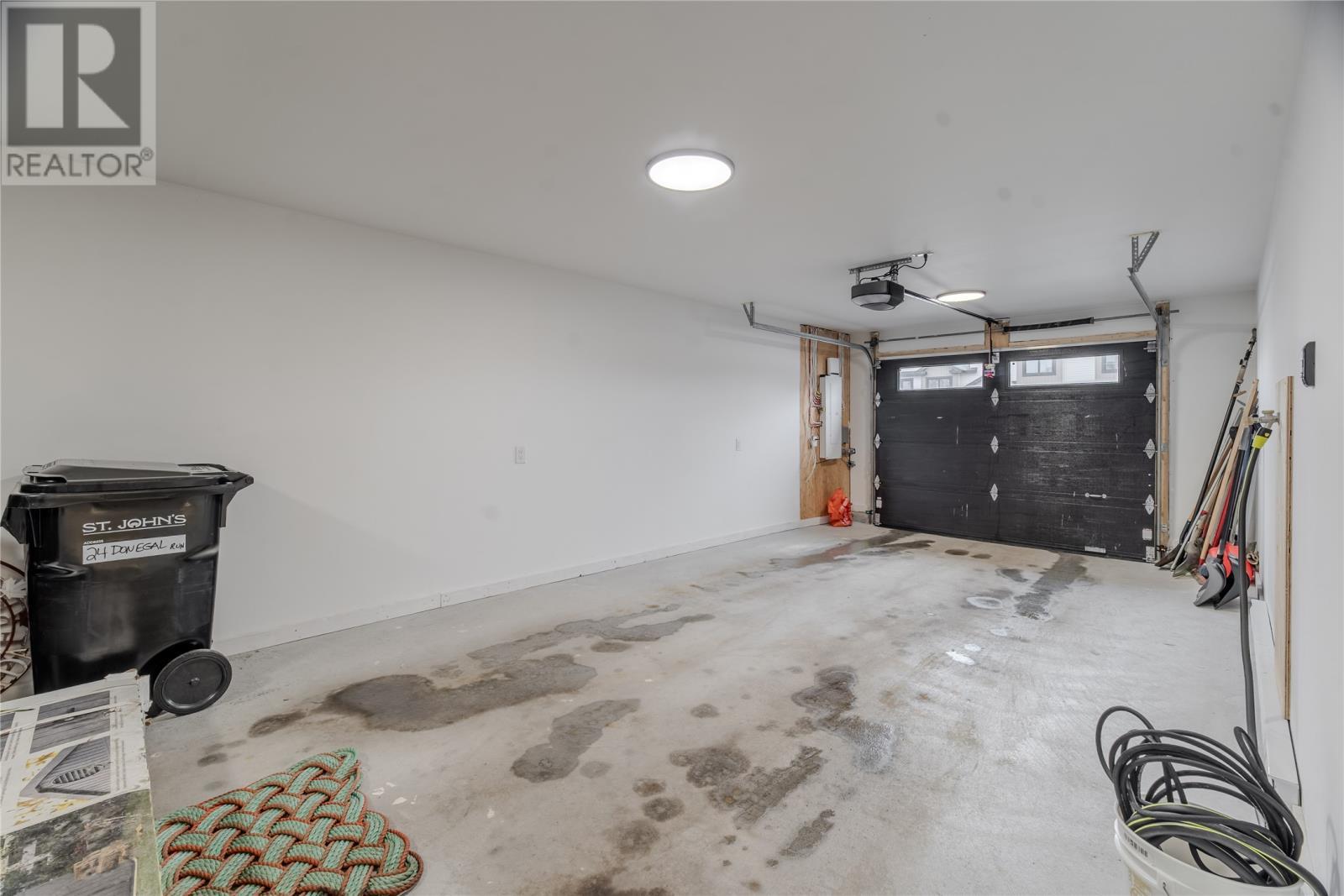 24 Donegal Run, St. John'S, NL - Indoor Photo Showing Garage