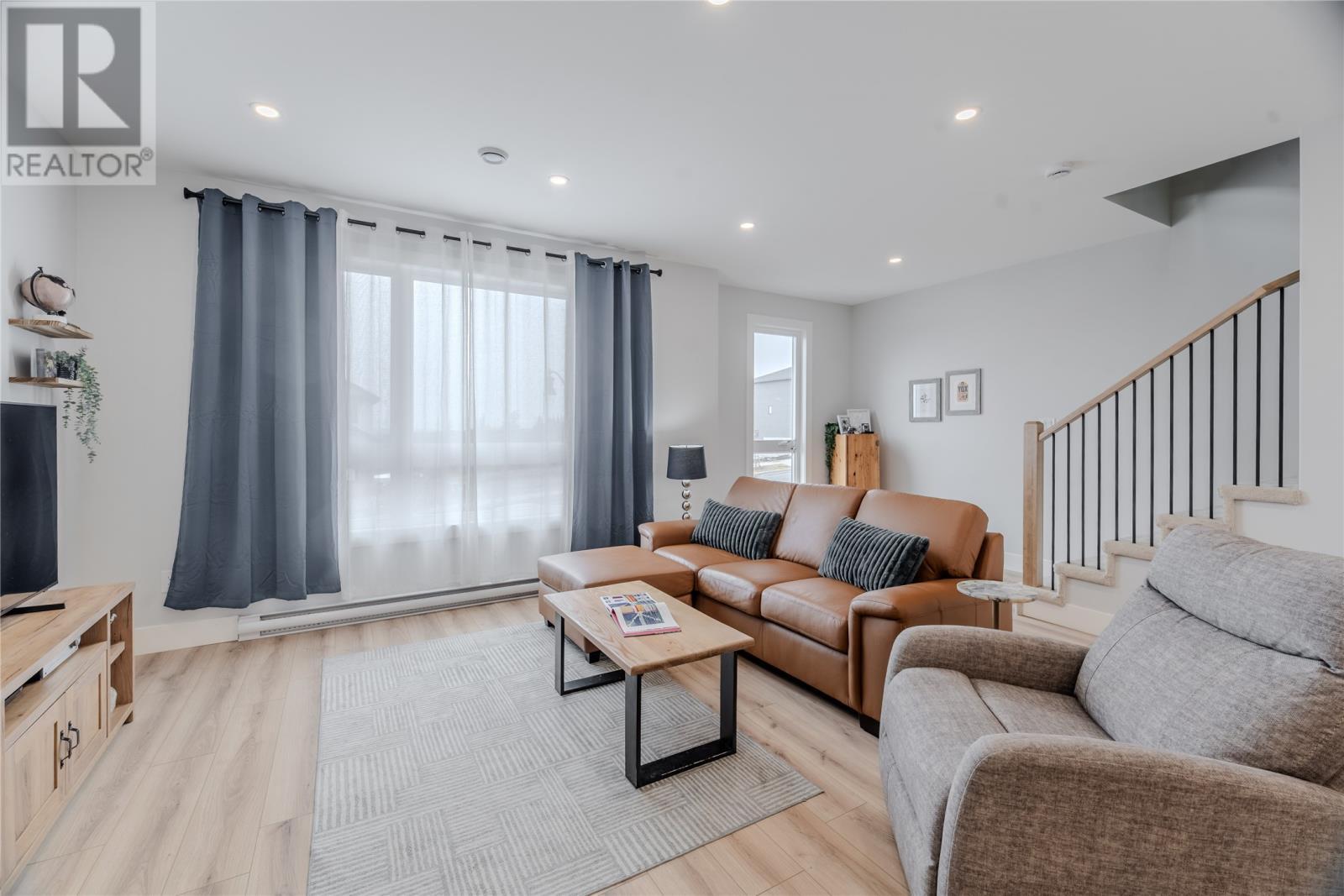 24 Donegal Run, St. John'S, NL - Indoor Photo Showing Living Room
