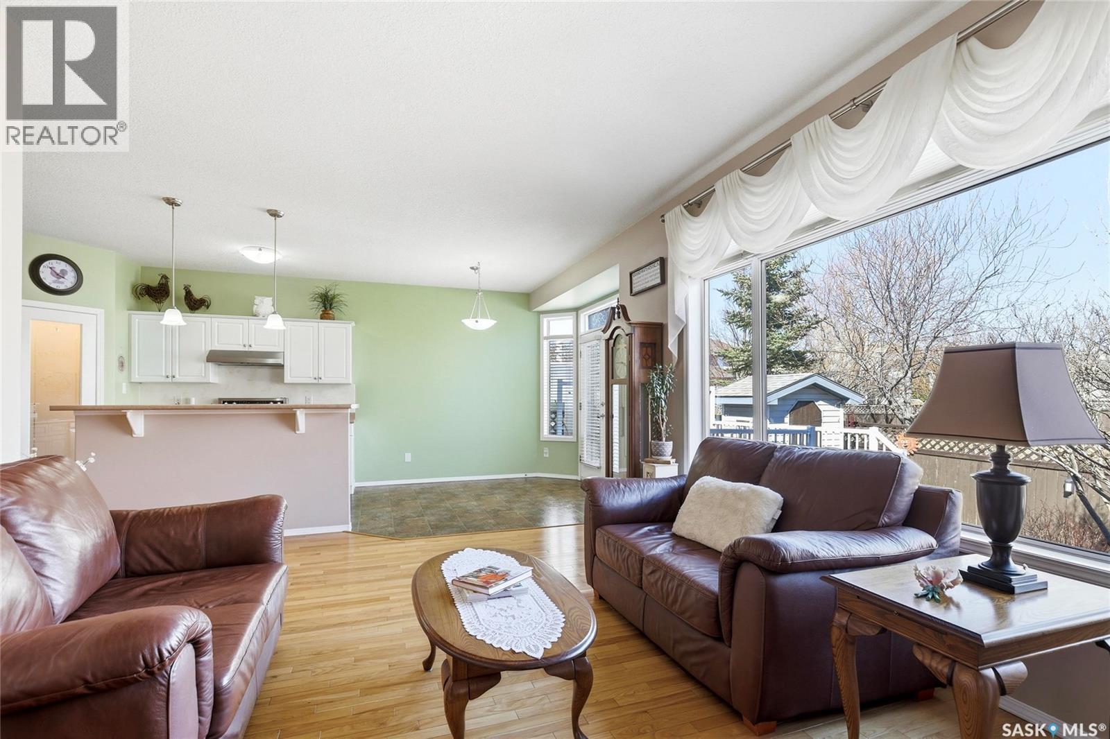 1655 Wingert Drive, Regina, SK - Indoor Photo Showing Living Room