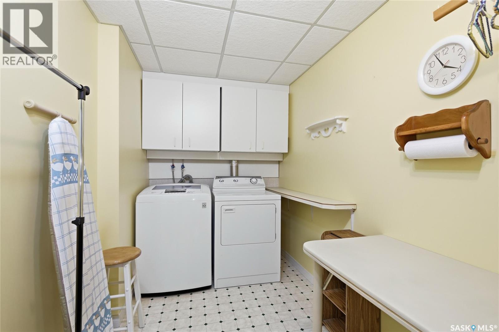 1655 Wingert Drive, Regina, SK - Indoor Photo Showing Laundry Room