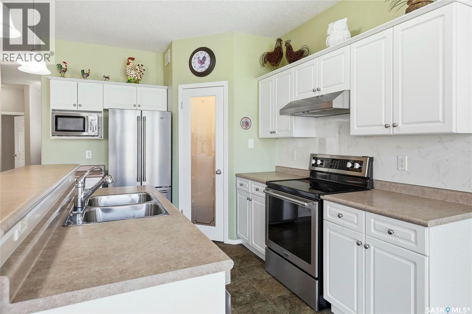 1655 Wingert Drive, Regina, SK - Indoor Photo Showing Kitchen With Stainless Steel Kitchen With Double Sink