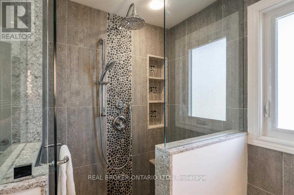 2 Core Crescent, Brampton, ON - Indoor Photo Showing Bathroom