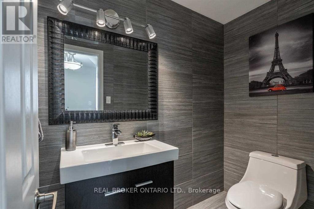 2 Core Crescent, Brampton, ON - Indoor Photo Showing Bathroom