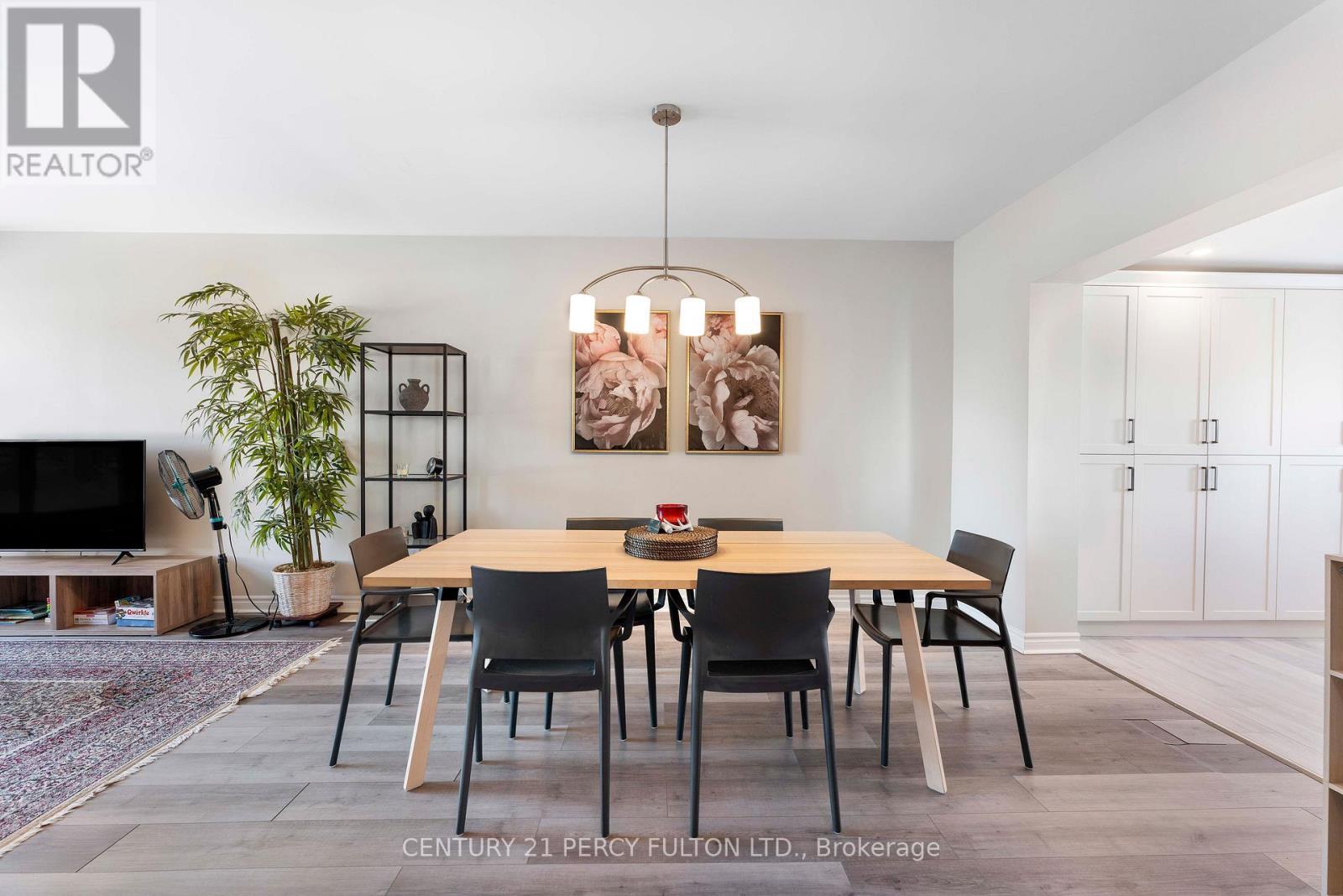 111 Melrose Avenue N, Hamilton, ON - Indoor Photo Showing Dining Room