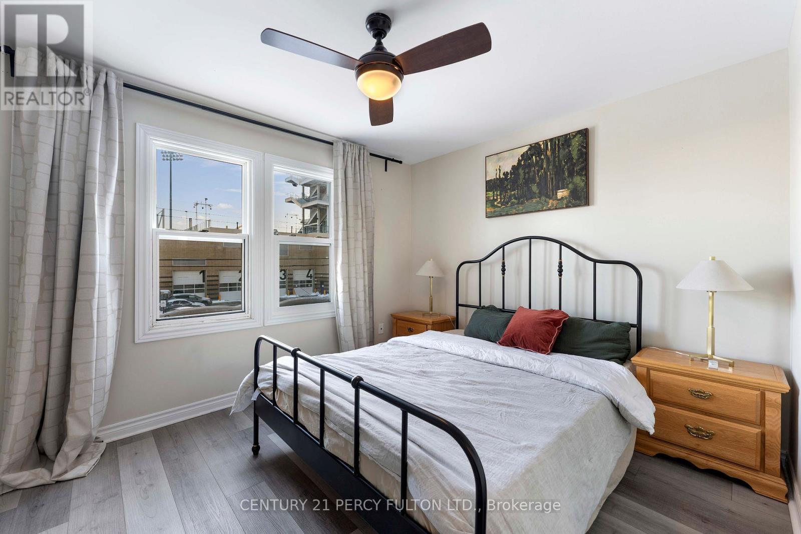 111 Melrose Avenue N, Hamilton, ON - Indoor Photo Showing Bedroom