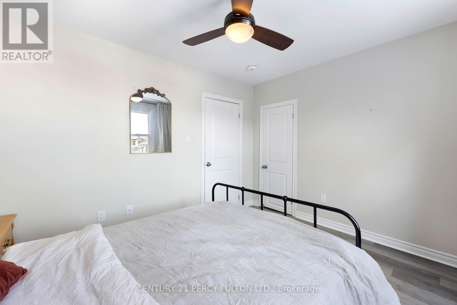 111 Melrose Avenue N, Hamilton, ON - Indoor Photo Showing Bedroom