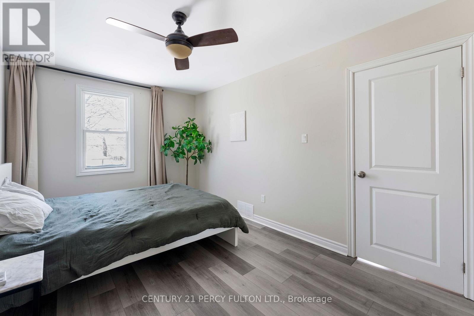111 Melrose Avenue N, Hamilton, ON - Indoor Photo Showing Bedroom