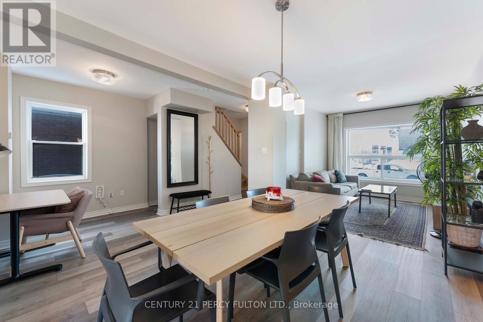 111 Melrose Avenue N, Hamilton, ON - Indoor
