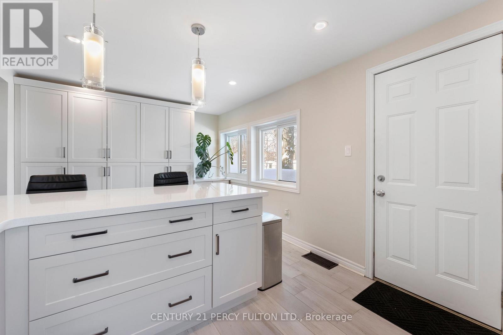 111 Melrose Avenue N, Hamilton, ON - Indoor