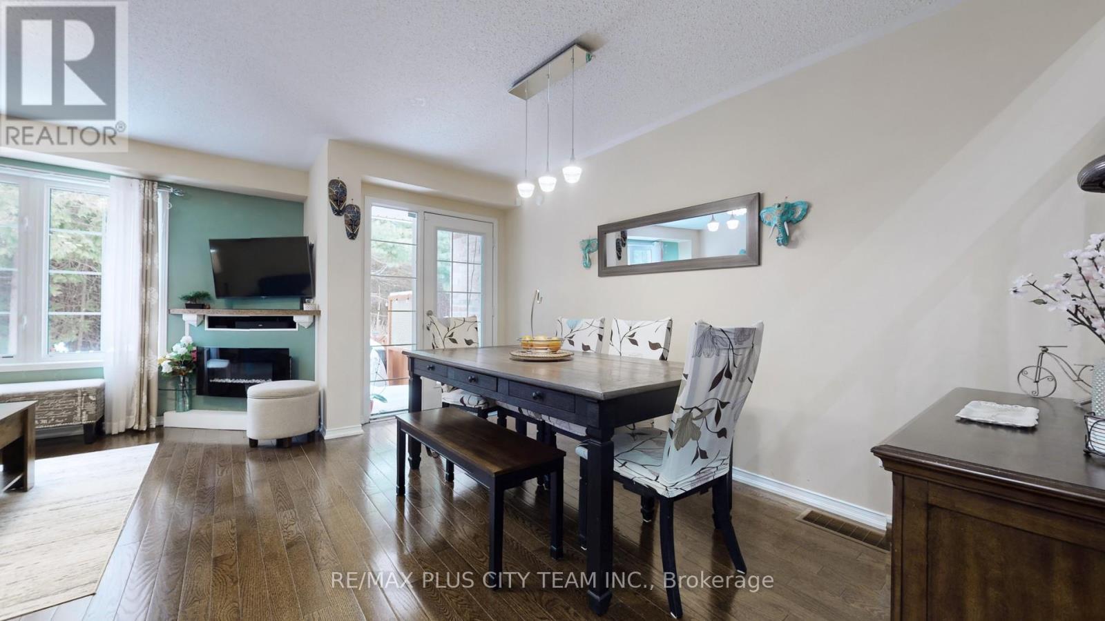 16 Edison Way, Whitby, ON - Indoor Photo Showing Dining Room