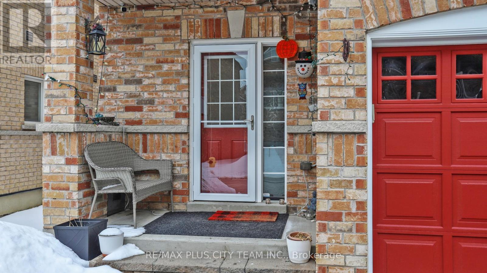 16 Edison Way, Whitby, ON - Outdoor