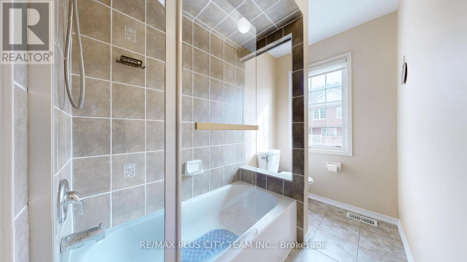 16 Edison Way, Whitby, ON - Indoor Photo Showing Bathroom