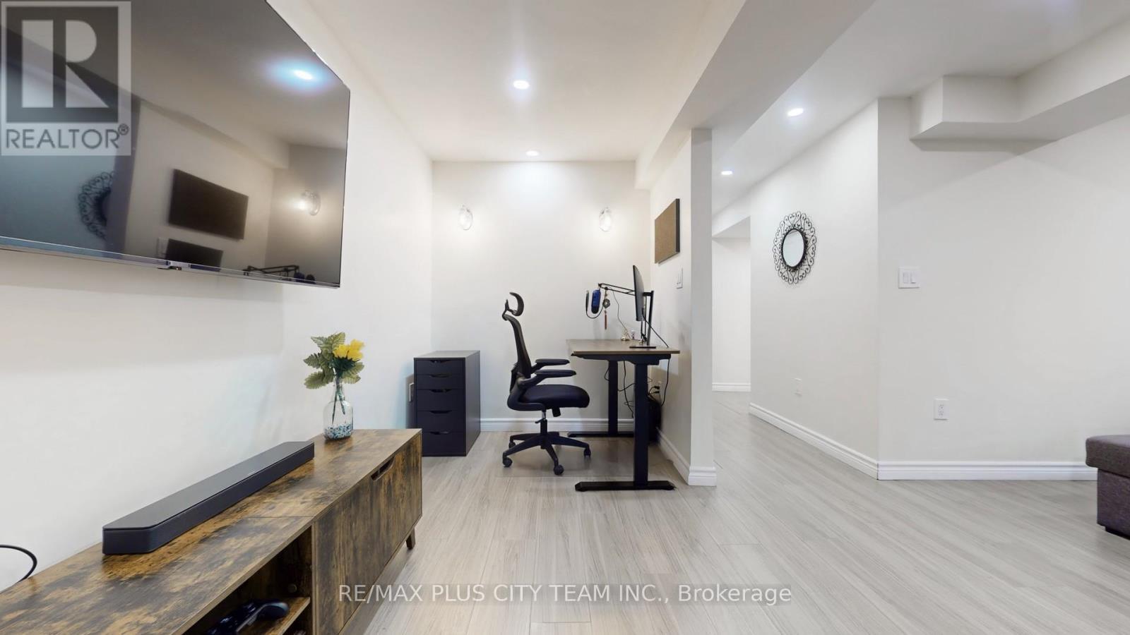16 Edison Way, Whitby, ON - Indoor