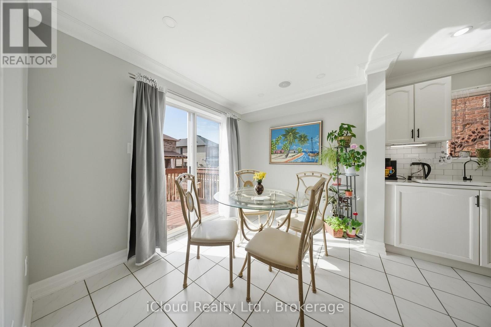 7389 Sandhurst Drive, Mississauga, ON - Indoor Photo Showing Dining Room