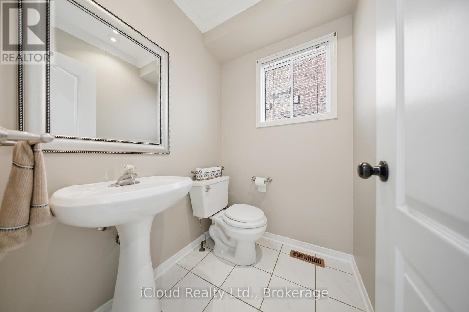 7389 Sandhurst Drive, Mississauga, ON - Indoor Photo Showing Bathroom