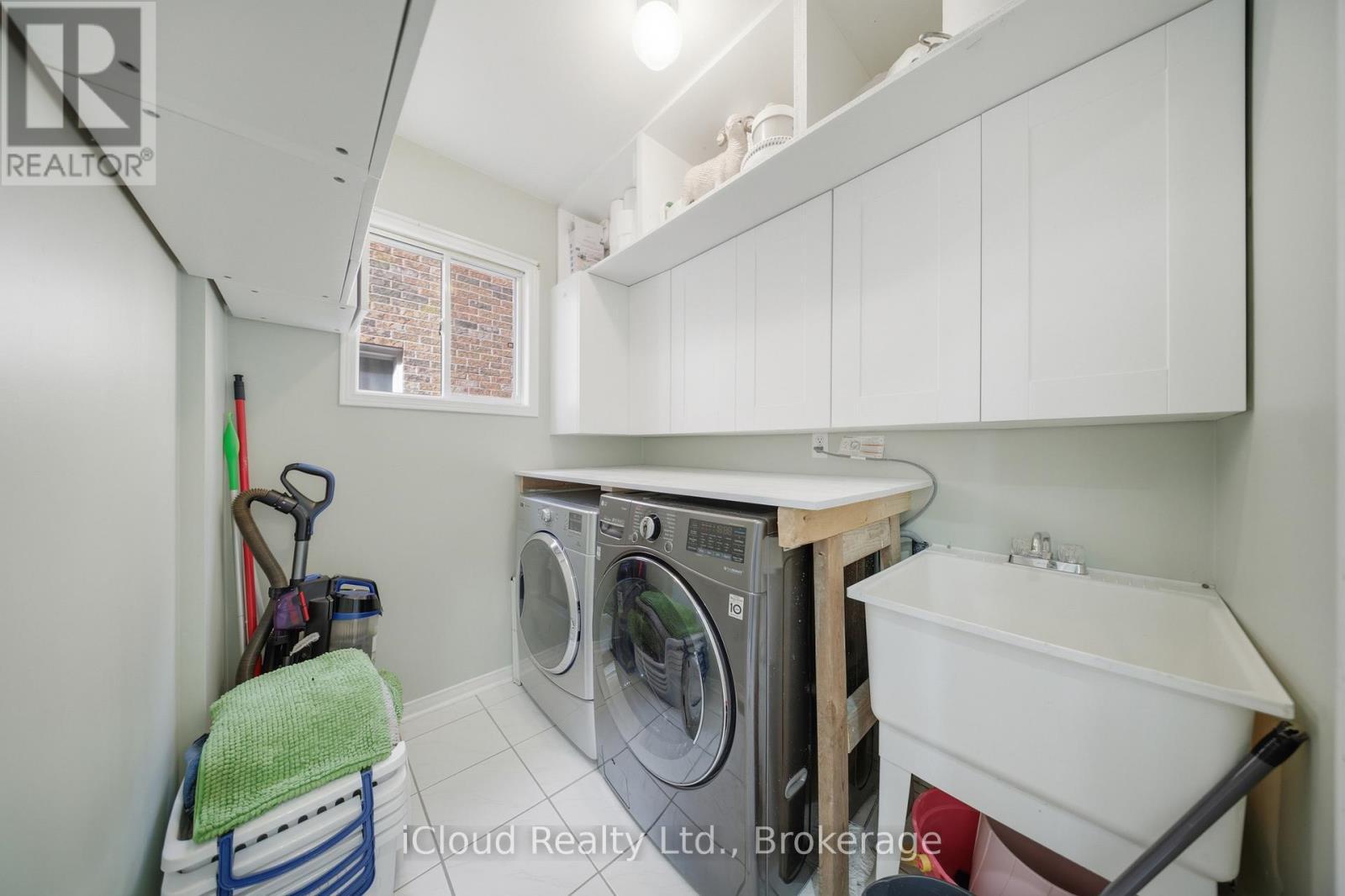 7389 Sandhurst Drive, Mississauga, ON - Indoor Photo Showing Laundry Room