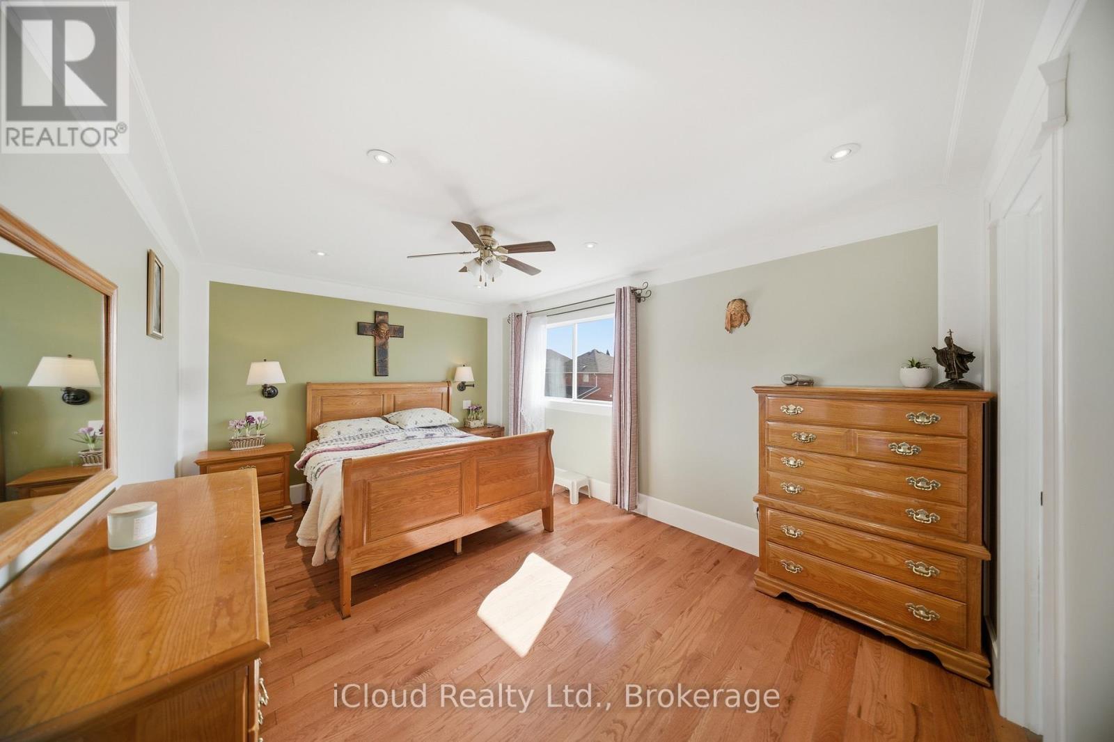 7389 Sandhurst Drive, Mississauga, ON - Indoor Photo Showing Bedroom