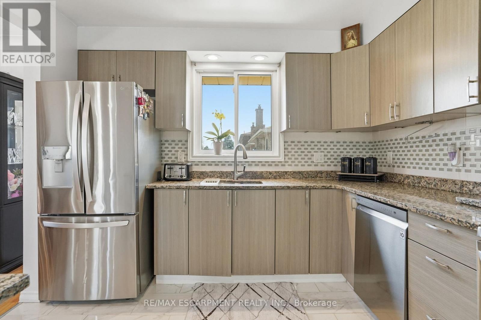 85 Summerlea Drive, Hamilton, ON - Indoor Photo Showing Kitchen With Stainless Steel Kitchen