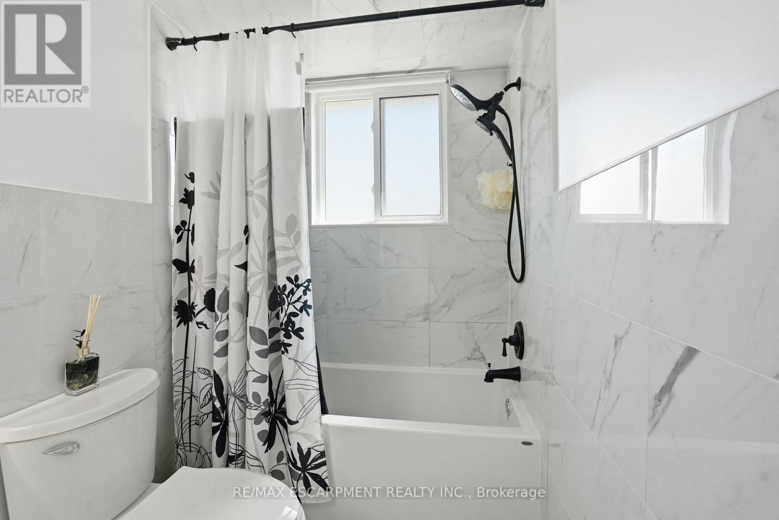 85 Summerlea Drive, Hamilton, ON - Indoor Photo Showing Bathroom
