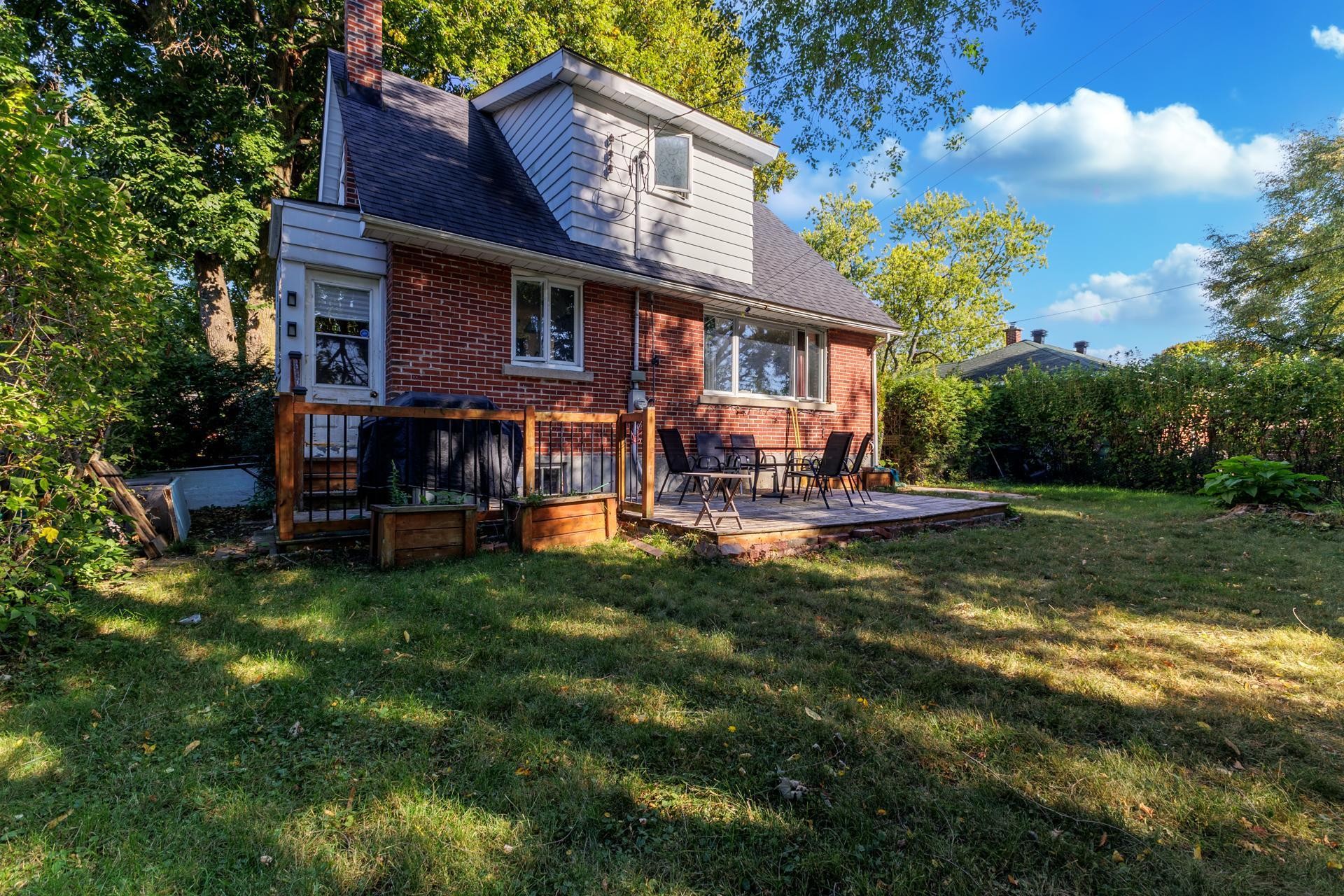 Courtyard - 122 Av. Windcrest, Pointe-Claire, QC - Outdoor With Deck Patio Veranda