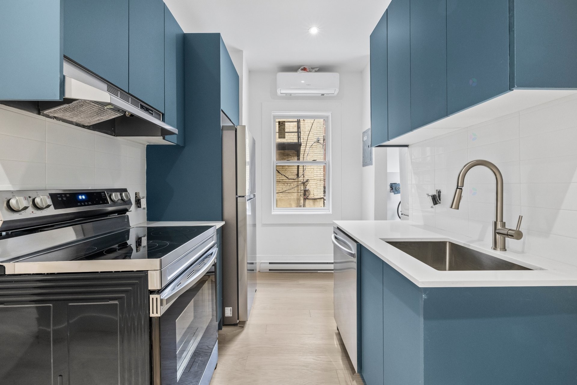 Kitchen - 14-2068 Av. Lincoln, Montréal (Ville-Marie), QC - Indoor Photo Showing Kitchen With Upgraded Kitchen