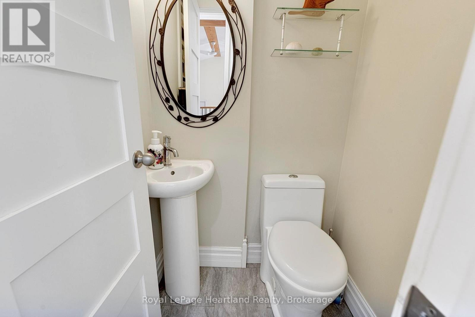 67 Elgin Avenue W, Goderich (Goderich (Town)), ON - Indoor Photo Showing Bathroom