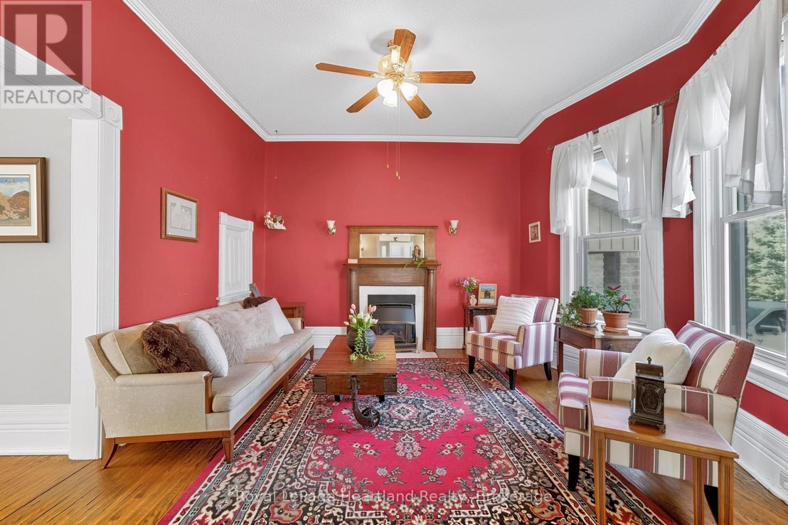 67 Elgin Avenue W, Goderich (Goderich (Town)), ON - Indoor With Fireplace