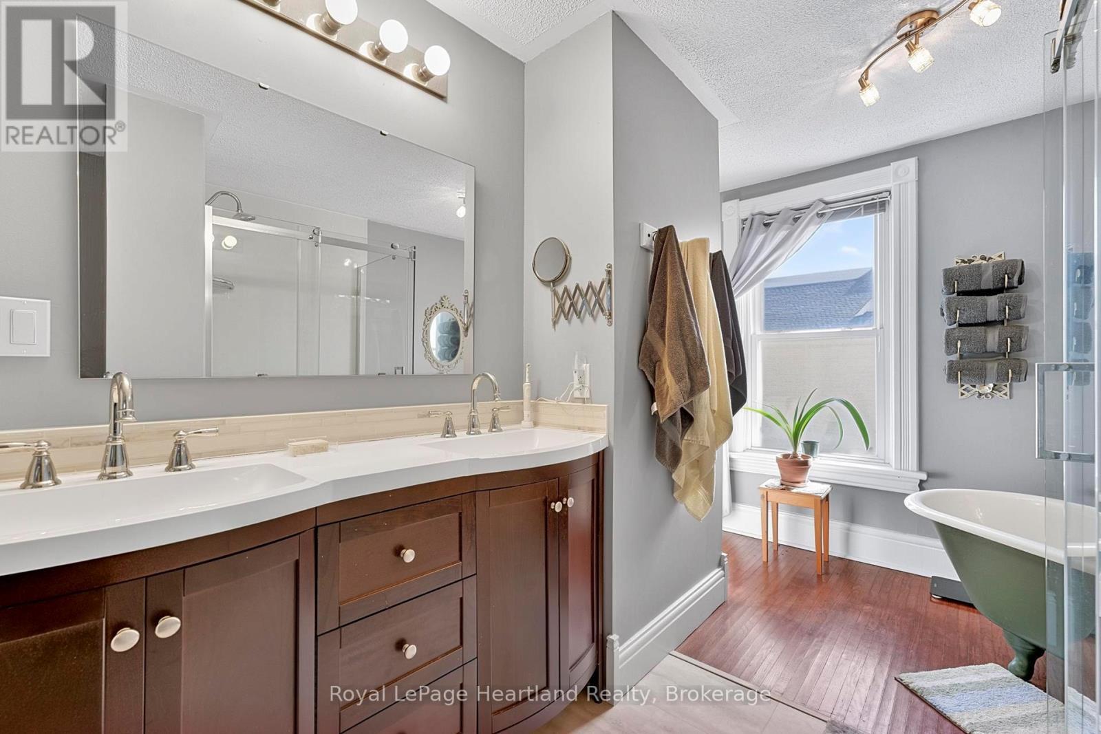 67 Elgin Avenue W, Goderich (Goderich (Town)), ON - Indoor Photo Showing Bathroom