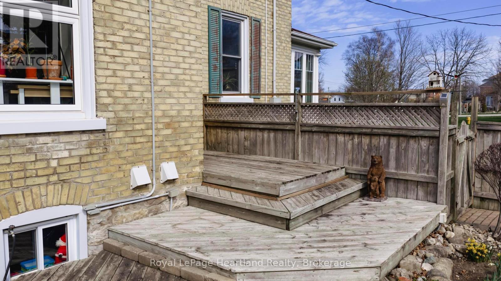 67 Elgin Avenue W, Goderich (Goderich (Town)), ON - Outdoor With Exterior