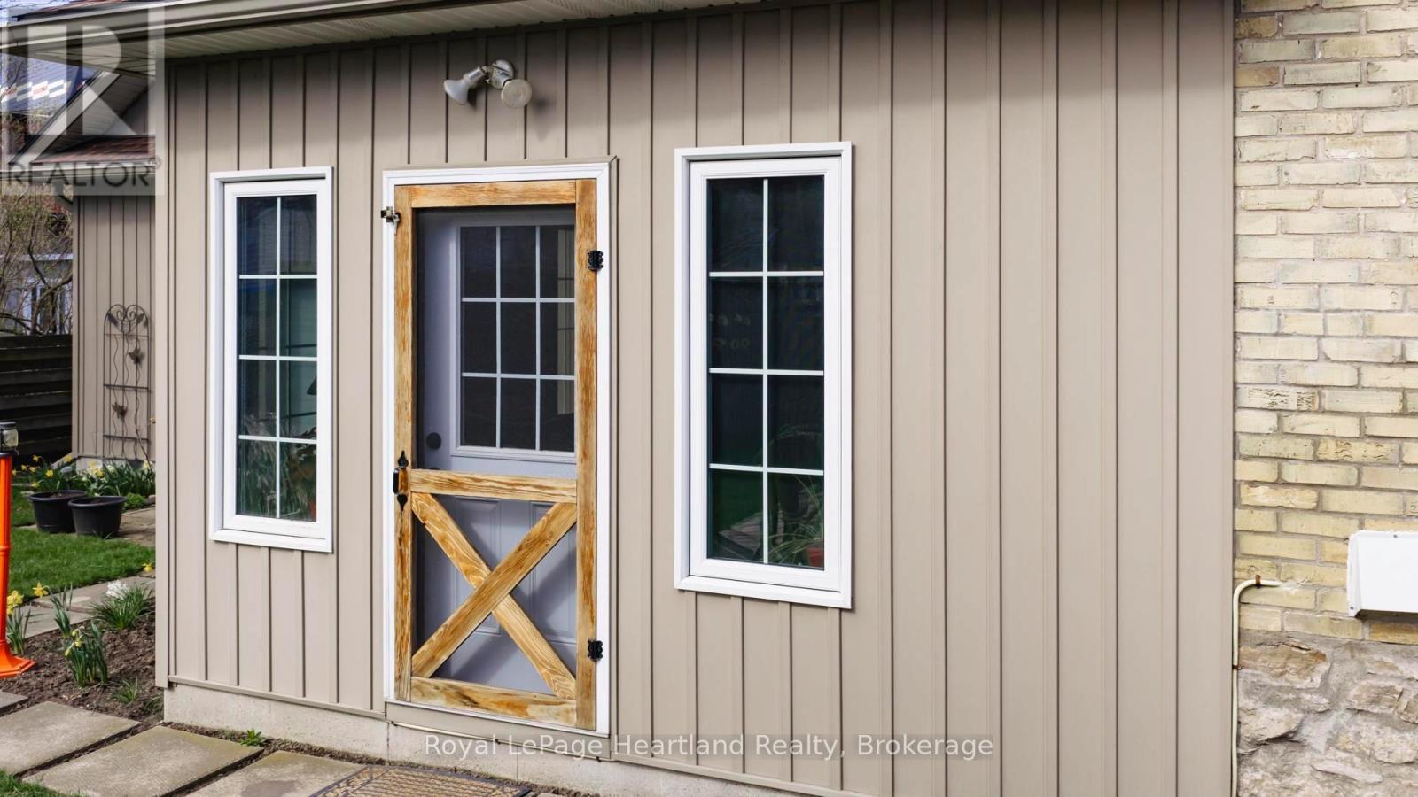 67 Elgin Avenue W, Goderich (Goderich (Town)), ON - Outdoor With Exterior