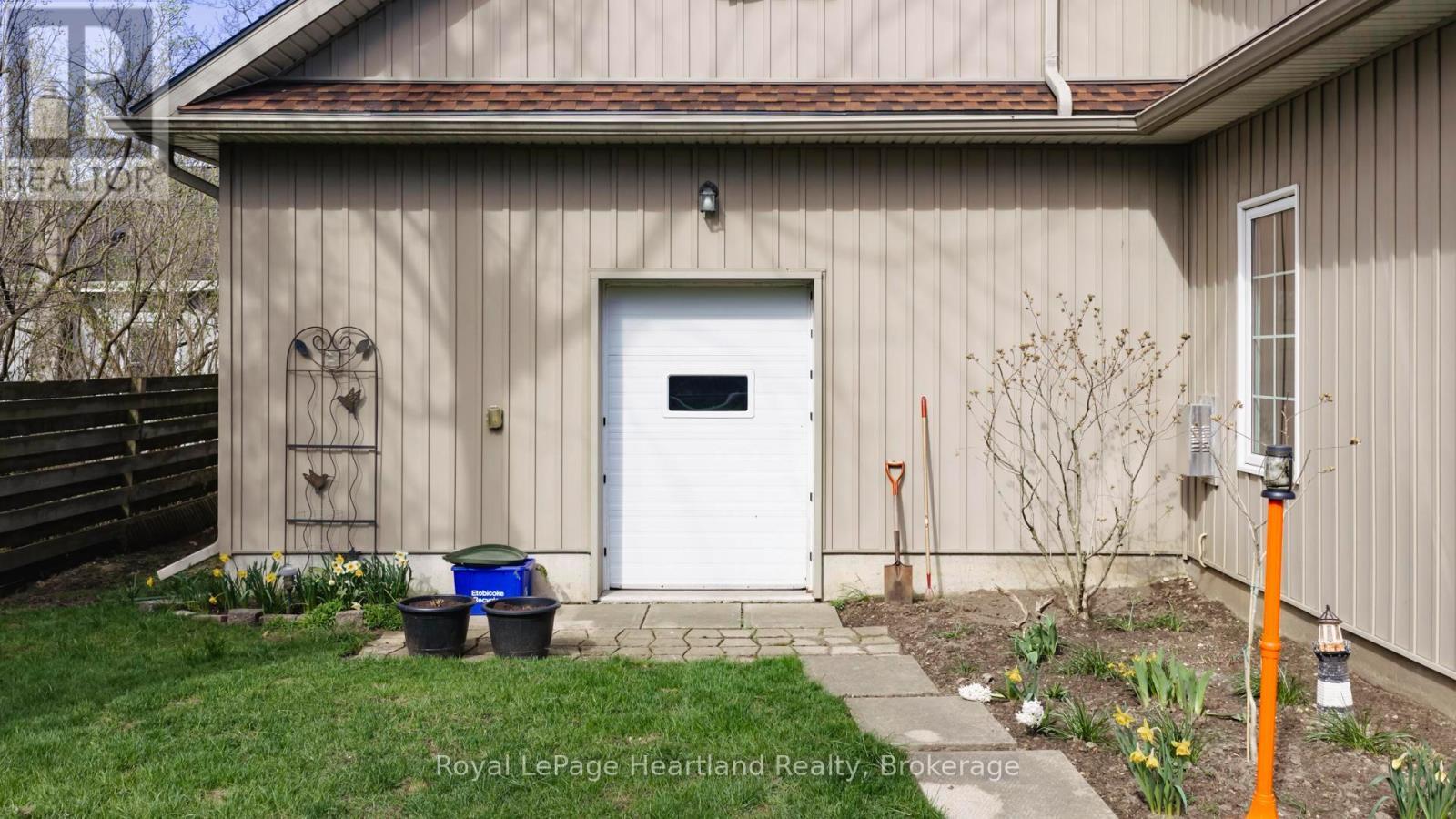 67 Elgin Avenue W, Goderich (Goderich (Town)), ON - Outdoor With Exterior