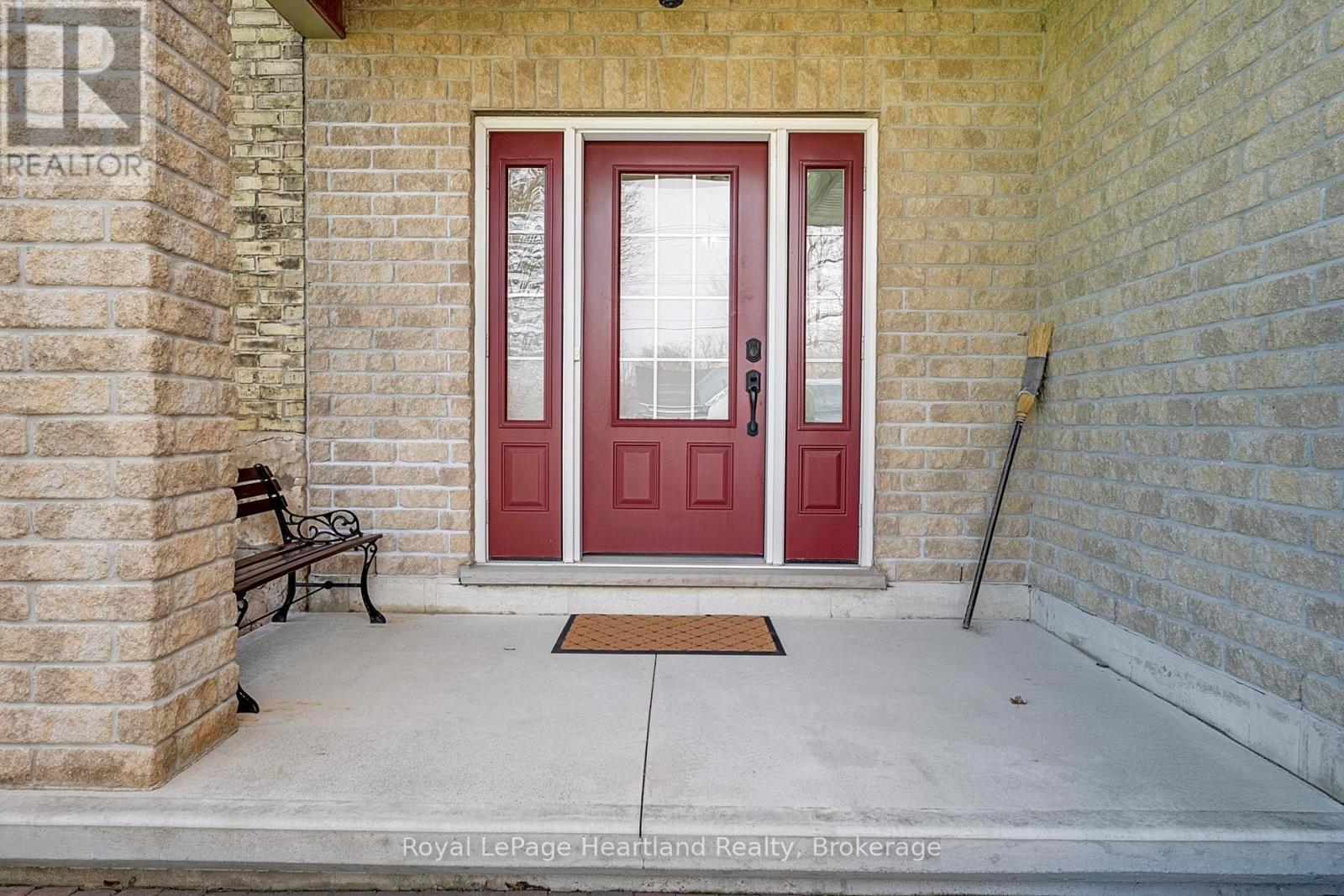 67 Elgin Avenue W, Goderich (Goderich (Town)), ON - Outdoor With Exterior