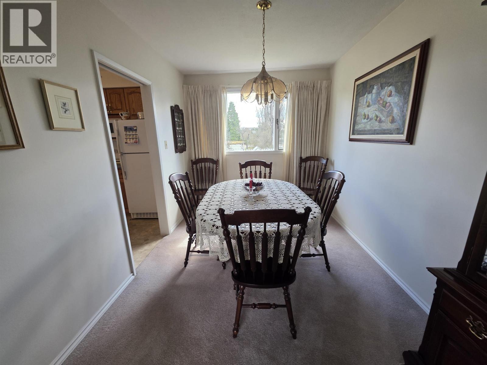 4815 Davis Avenue, Terrace, BC - Indoor Photo Showing Dining Room